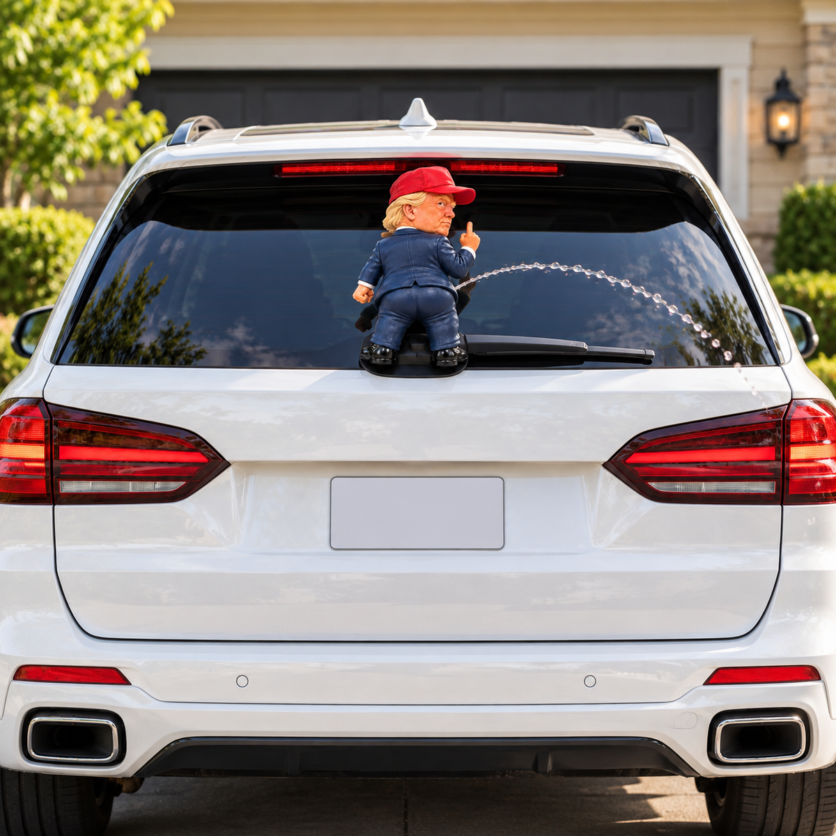 🚗💦 Funny Car Sprayer Ornament – Hilarious Rear Window Prank Decoration 😂